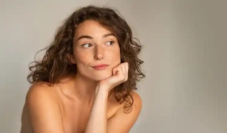 Mantar Aknesi Nedir, Belirtileri ve Doğru Cilt Bakımı Yöntemleri