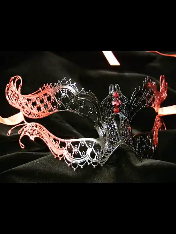 Mon Amour Ultra Volume Maskara ile doğal ve hacimli kirpikler elde edin