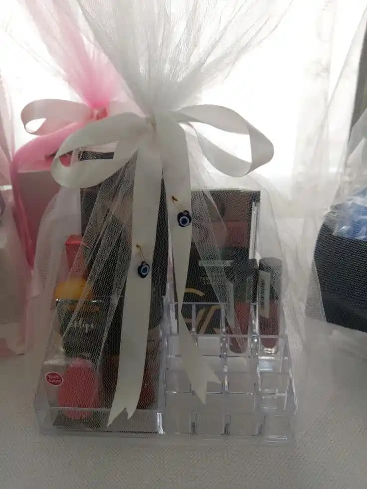 Nişan Bohçası İçin Makyaj Seti Seçim Rehberi ve Trendler 2024