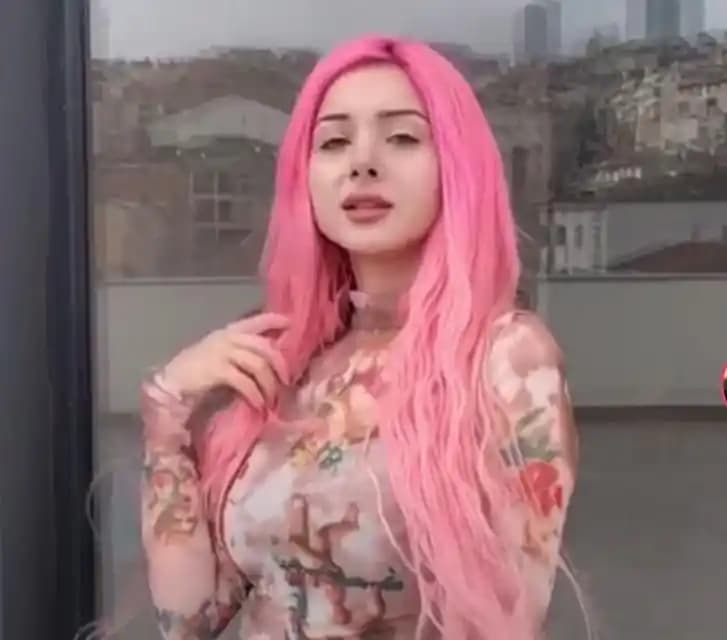 Pamuk Şeker Pembesi Saç Rengi Trendleri ve Bakım İpuçları