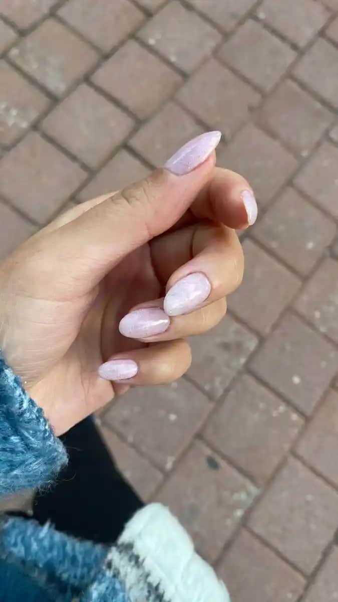 Pembe Kalıcı Oje Modelleri ve Trendleri: Dayanıklı ve Şık Tırnak Tasarımları