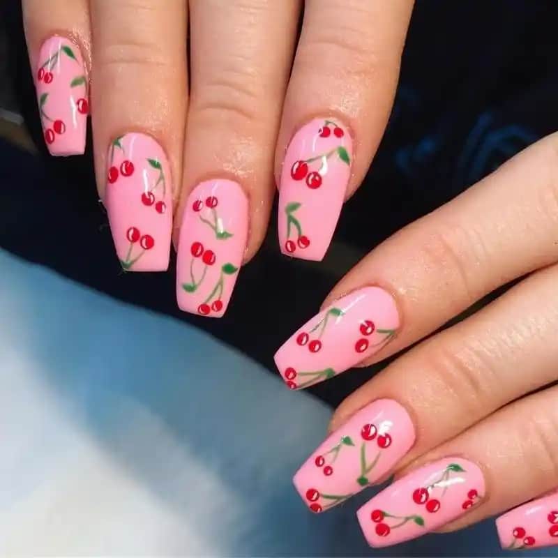 Pembe Nail Art Trendleri ve Güzellik Dünyasında Feminenliğin Sembolü