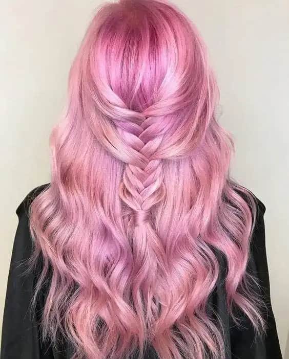 Pembe Saç Modelleri ve Bakım İpuçlarıyla Kendinizi Renkli İfade Edin