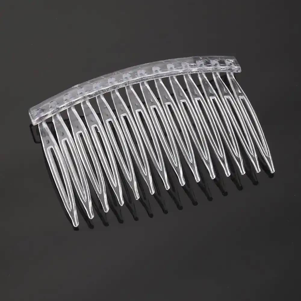 Plastik Taraklar: Çeşitleri, Kullanımı ve Bakım Önerileriyle Saç Sağlığını Koruma