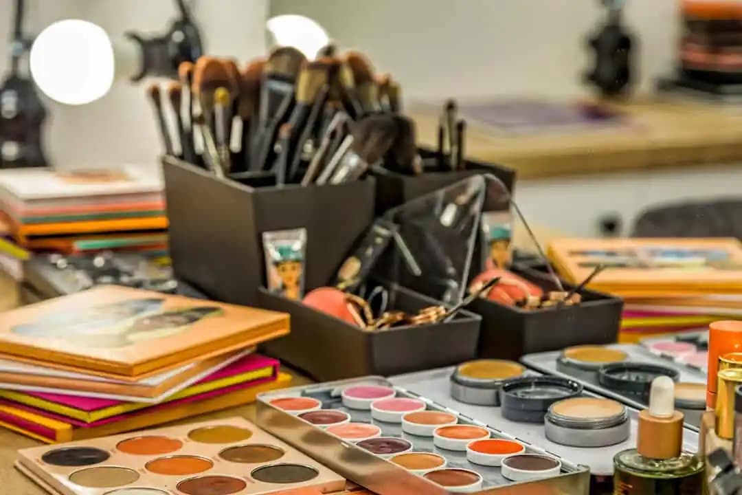 Profesyonel Makyaj Sıralaması ve Teknikleri: Uzman Rehberi