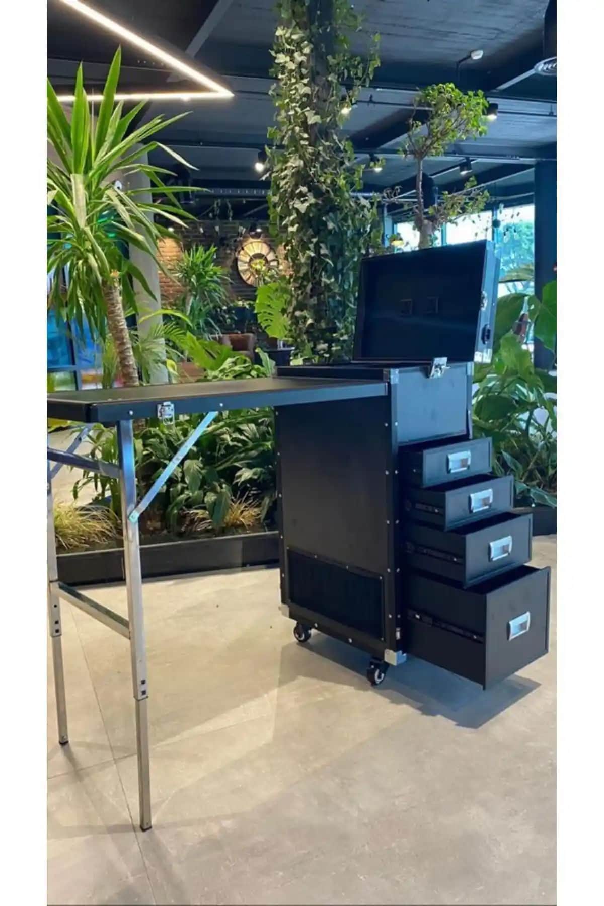 Profesyonel Tekerlekli Makyaj Çantası Seçerken Dikkat Edilmesi Gerekenler ve Avantajlar