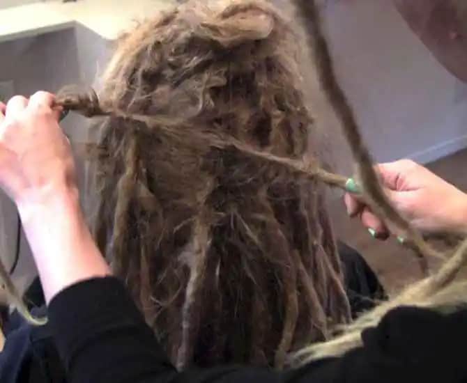 Saç Düğümünü Güvenli ve Etkili Yöntemlerle Açma Rehberi