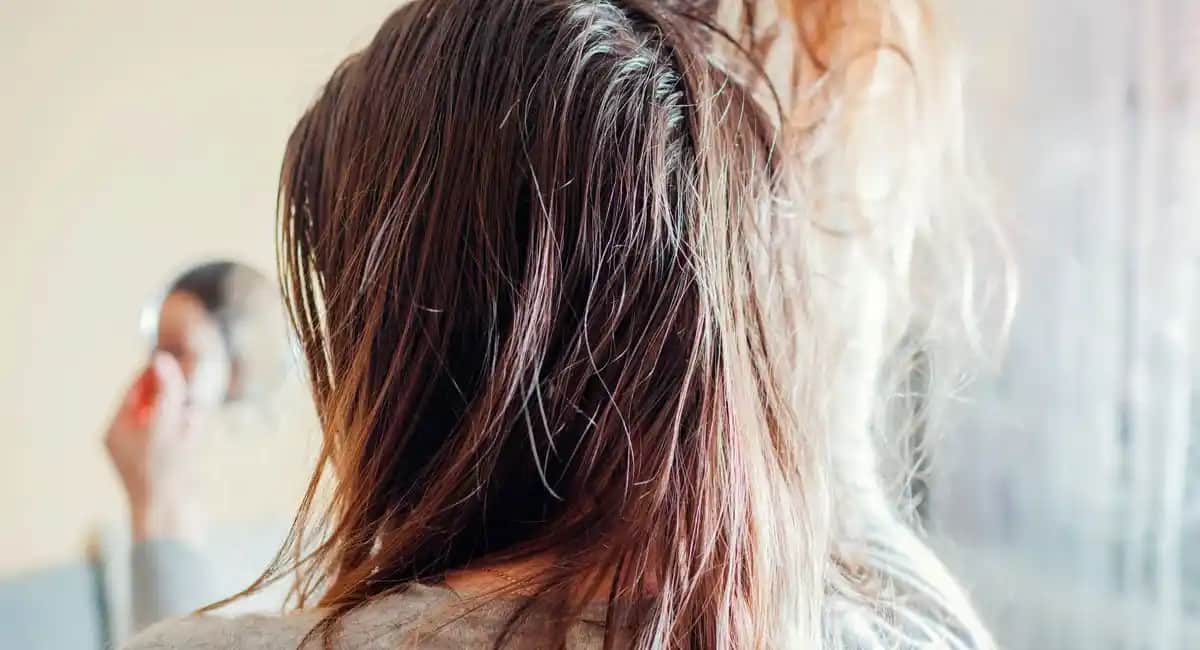 Saçta Yağlanma Nedenleri ve Sağlıklı Saçlar İçin Bakım İpuçları