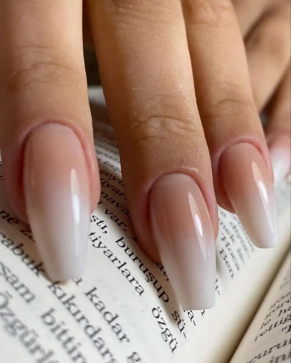 Sade Protez Tırnak Nedir, Nasıl Uygulanır ve Bakımı Hakkında Detaylı Bilgi