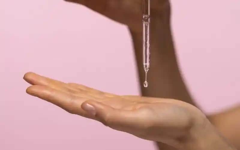 Salisilik Asit Kullanımından Sonra Nemlendirici Sürmek Doğru mu ve Cilt Bakımında Dikkat Edilmesi Gerekenler