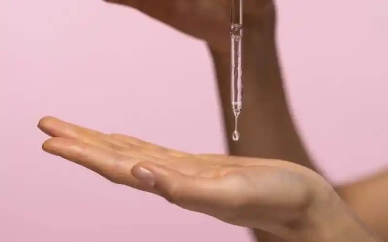 Salisilik Asit Kullanımından Sonra Nemlendirici Sürmek Doğru mu ve Cilt Bakımında Dikkat Edilmesi Gerekenler