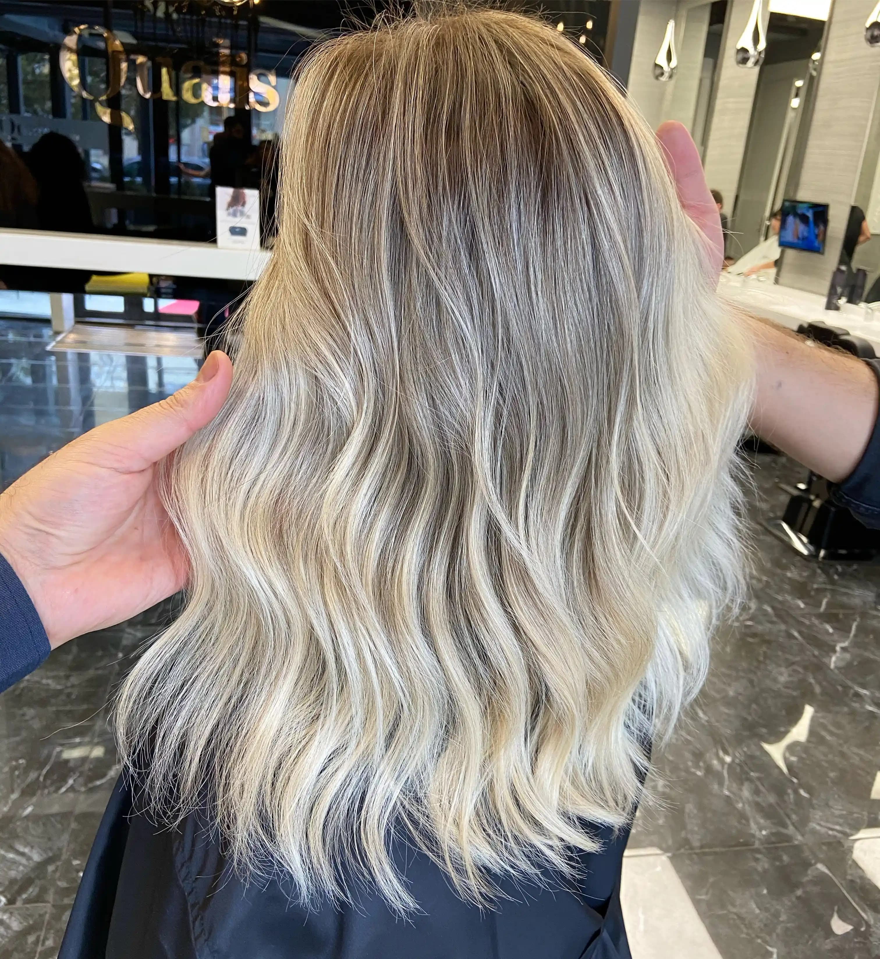 Sarı Saç Cila Renkleri ve Trendler: Çeşitler, Seçim İpuçları ve Stil Önerileri