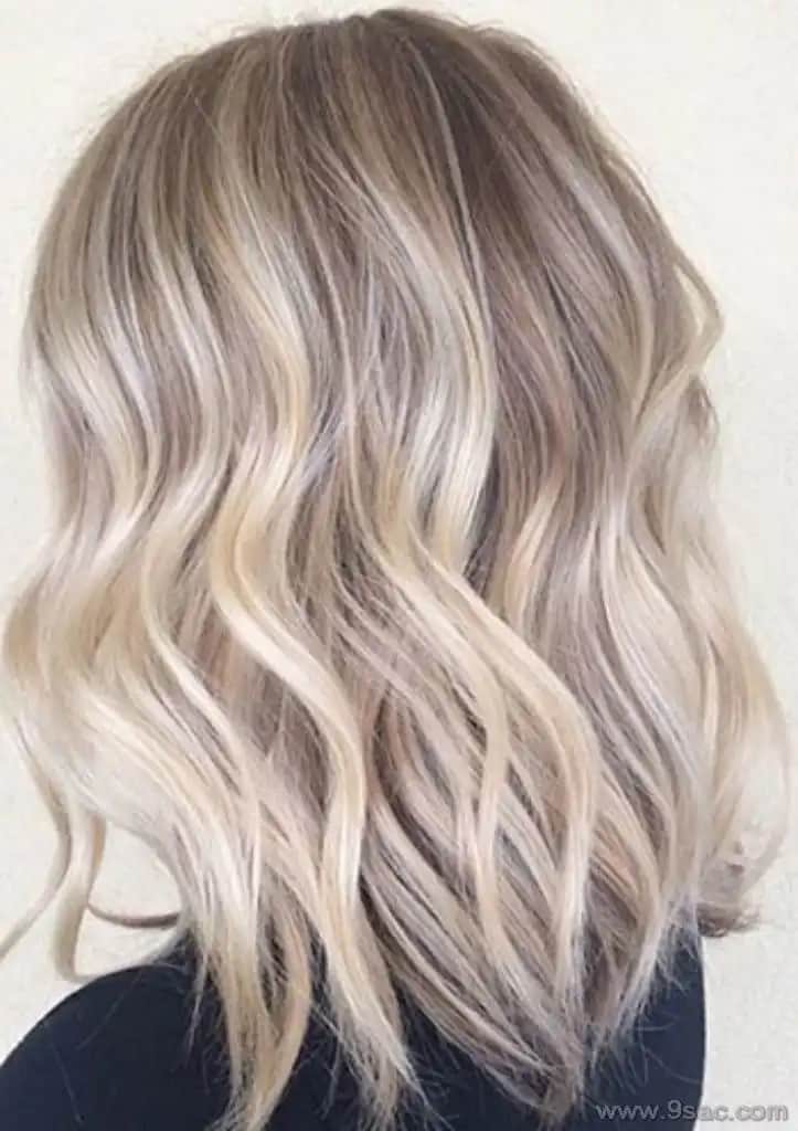 Sarı Saç Renkleri ve Tonları: Trendler, Uyum ve Bakım İpuçlarıyla Stil Rehberi