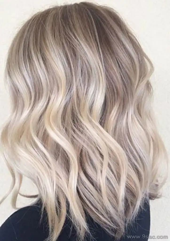 Sarı Saç Renkleri ve Tonları: Trendler, Uyum ve Bakım İpuçlarıyla Stil Rehberi