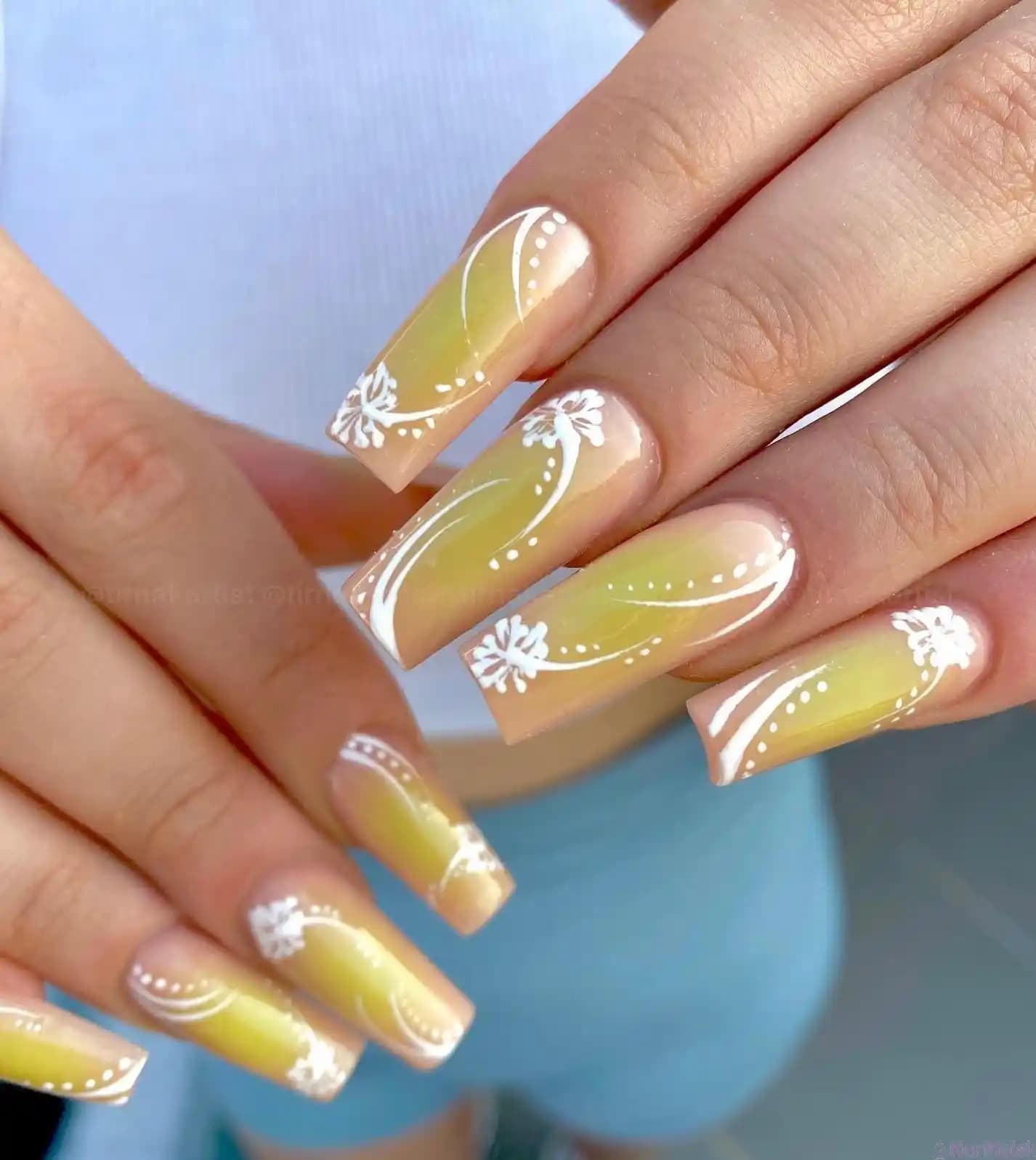 Sarı Tırnak Modelleri 2025 Trendleri ve Bakım İpuçlarıyla Şık Görünüm