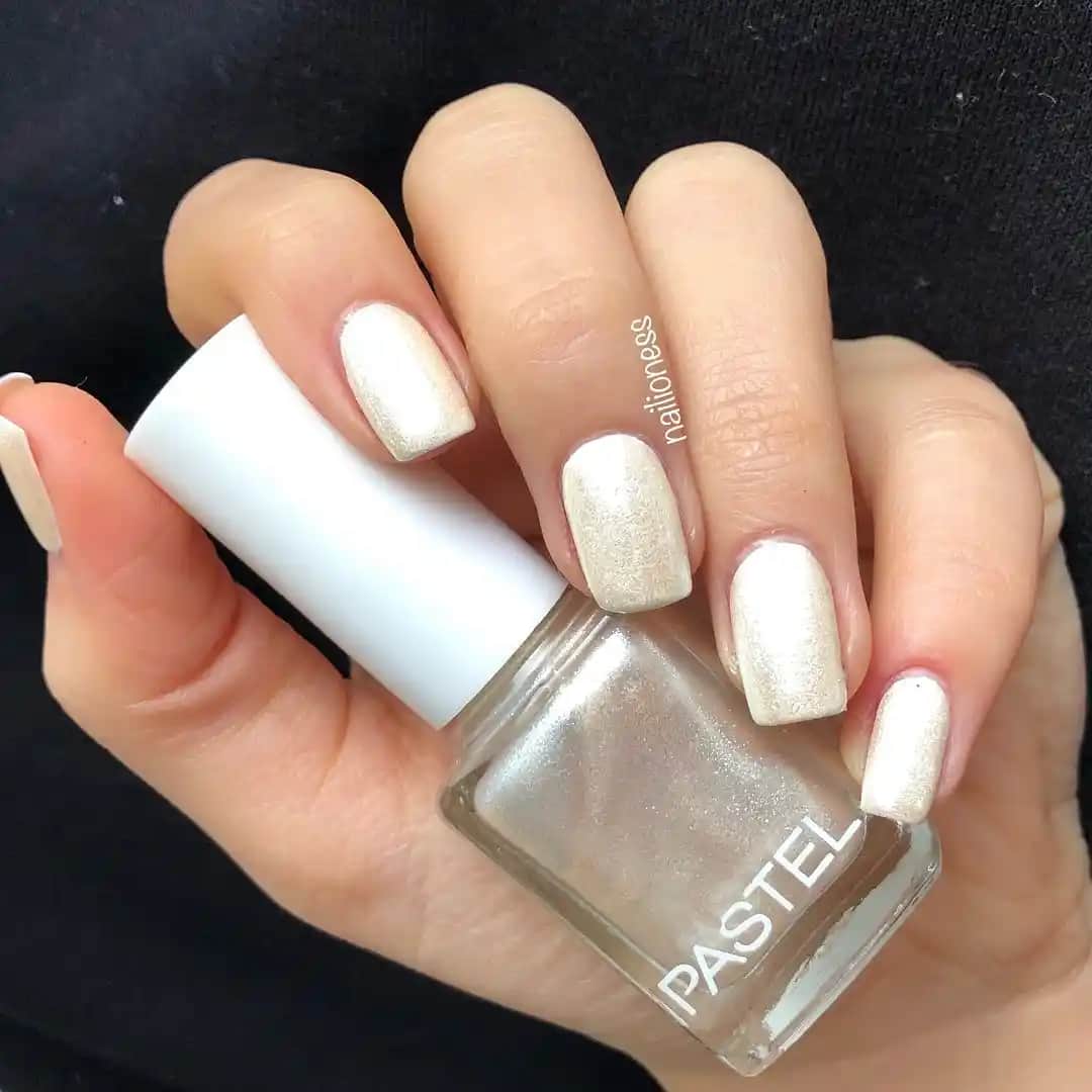 Sedef Renk Oje Nedir ve Stilinizde Nasıl Kullanılır Detaylı Rehber