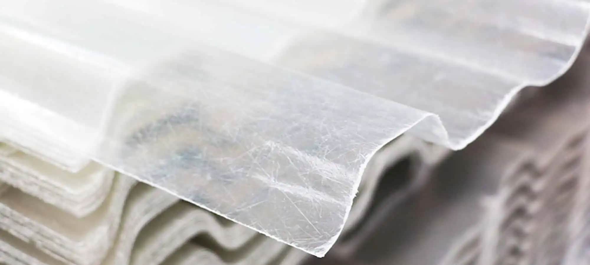 Şeffaf Saç Nedir ve Güncel Trendlerde Doğal Güzelliğin Simgesi Olarak Kullanımı