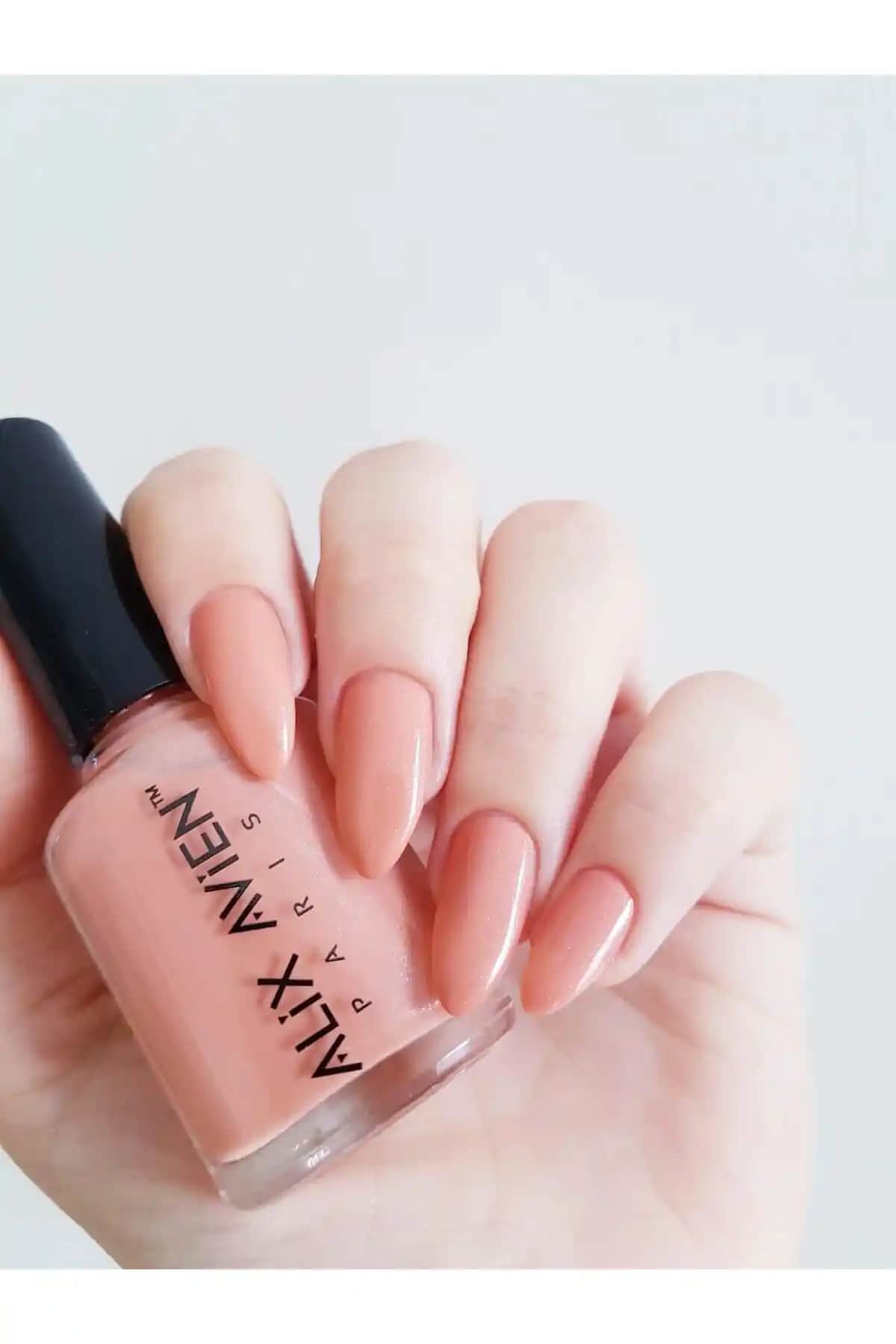 Şeftali Rengi Oje: Estetik ve Doğallığı Yansıtan Popüler Güzellik Tercihi