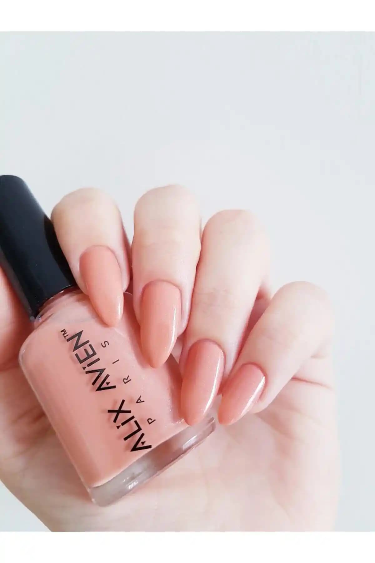 Şeftali Rengi Oje: Estetik ve Doğallığı Yansıtan Popüler Güzellik Tercihi