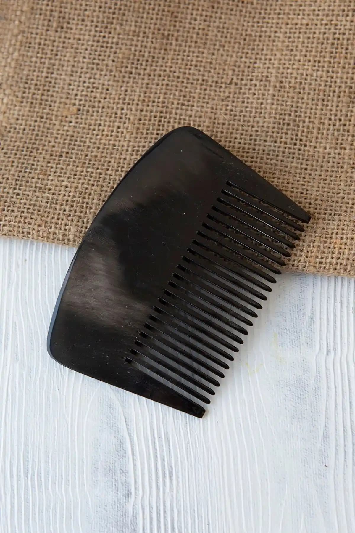 Sık Dişli Taraklar ve Saç Bakımında Kullanım Avantajları Hakkında Detaylı Bilgi