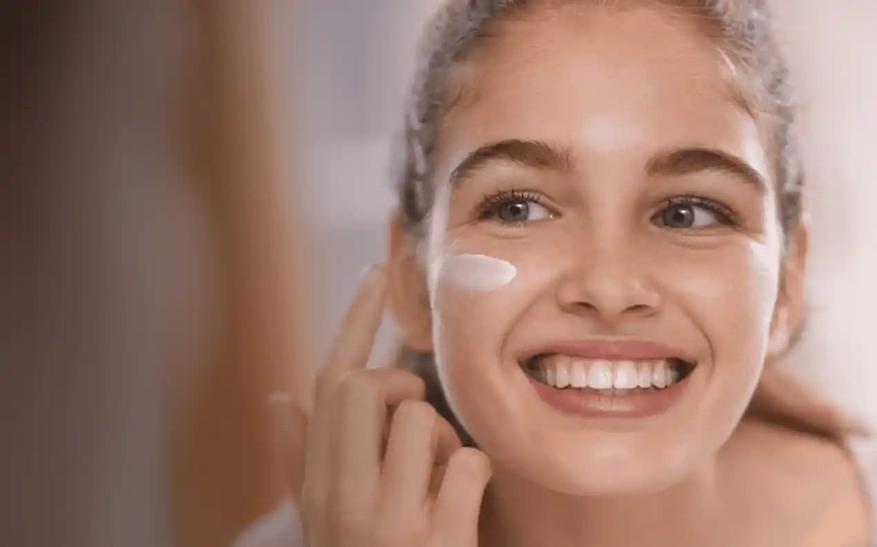 Sivilce İçin Doğru Cilt Bakımı ve Etkili Temizlik Yöntemleri Rehberi
