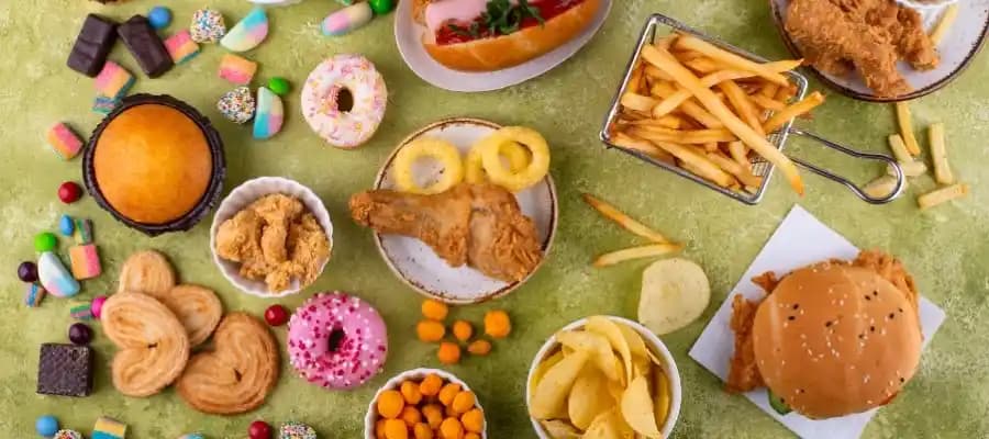 Sivilce Oluşumunu Tetikleyen Yiyecekler ve Cilt Sağlığını Destekleyen Beslenme İpuçları