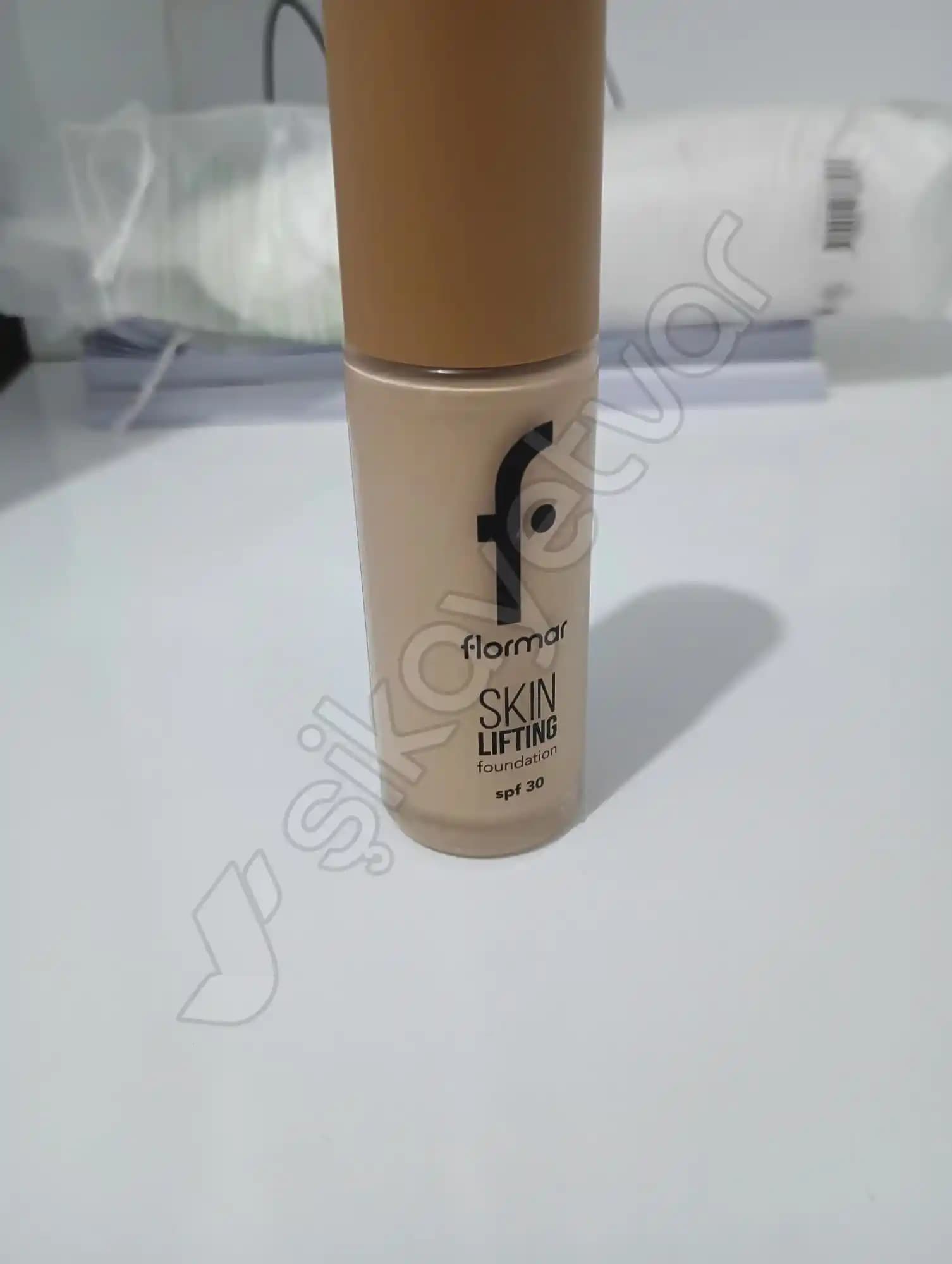 Sivilce Yapmayan Fondötenler: Akneye Yatkın ve Hassas Ciltler İçin Doğru Seçenekler