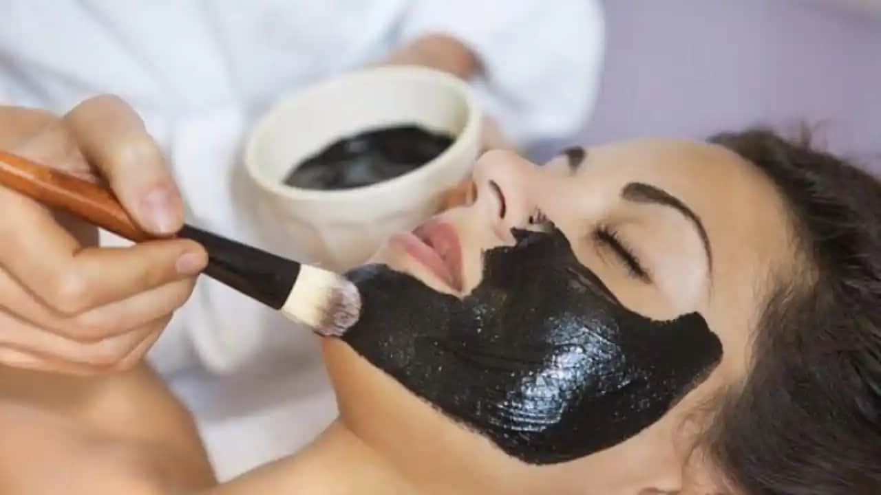 Siyah Maske Faydalari: Cilt Sağlığı ve Güzelliğin Anahtarı Hakkında Detaylı Bilgi