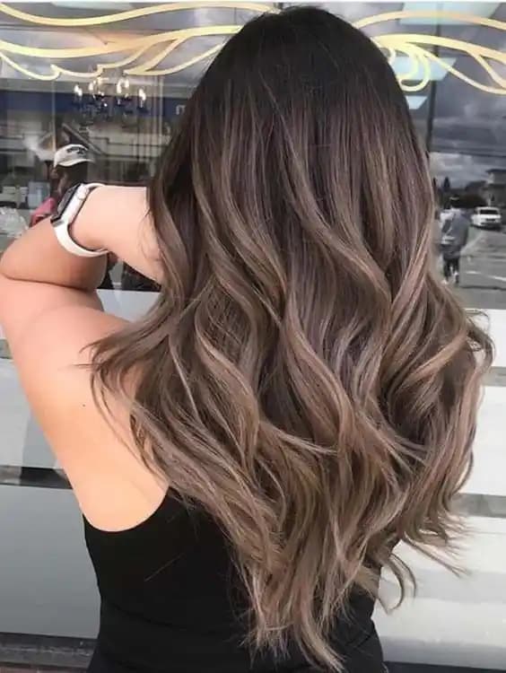 Sombre Saç Boyası Nedir, Uygulama Teknikleri ve Bakım İpuçlarıyla Modern Stil Yaratın