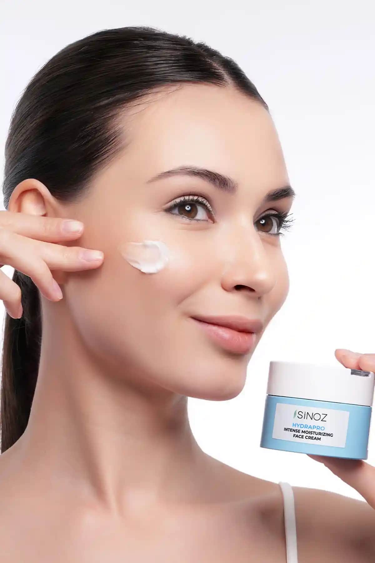 Su Bazlı Yüz Nemlendiriciler: Cilt Tipine Uygun Seçenekler ve Kullanım İpuçları