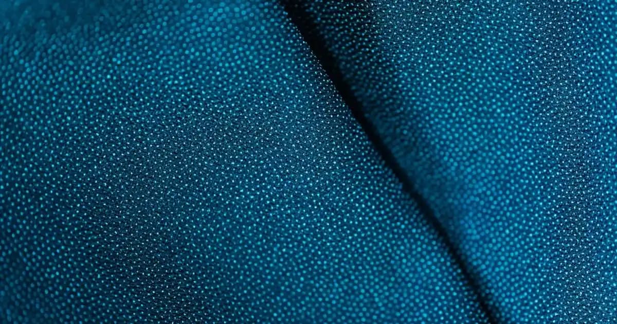 Takı Aynası Seçimi ve Tasarımı: Kozmetik ve Dekorasyonda Estetik ve Fonksiyonellik