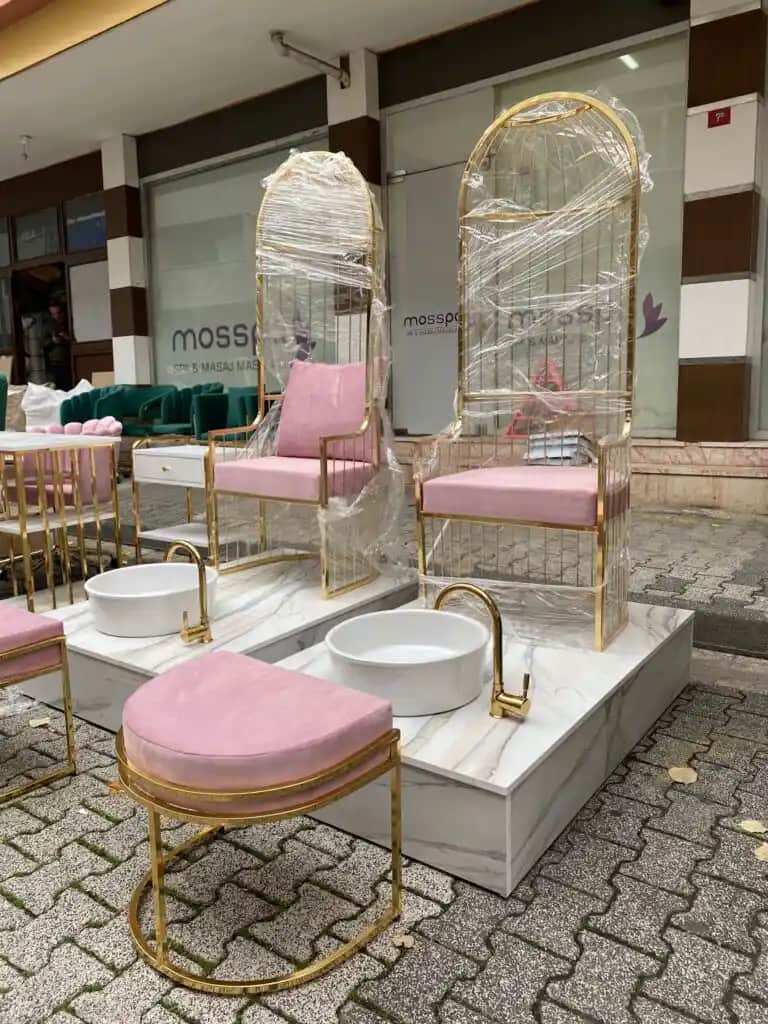 Tırnak Merkezi: Sağlıklı ve Güzel Tırnaklar İçin Profesyonel Bakım ve Hizmetler