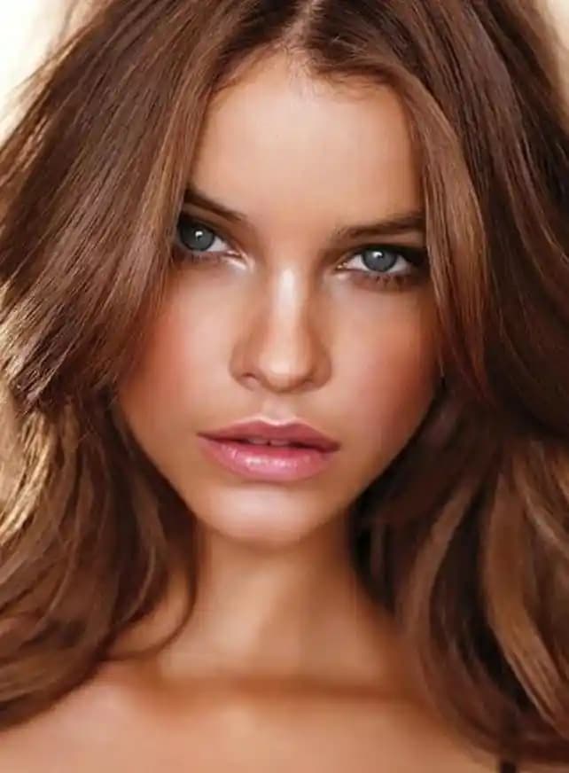 Toffee Karamel Saç Rengi: Doğal ve Sıcak Görünüm İçin En Güncel Trend