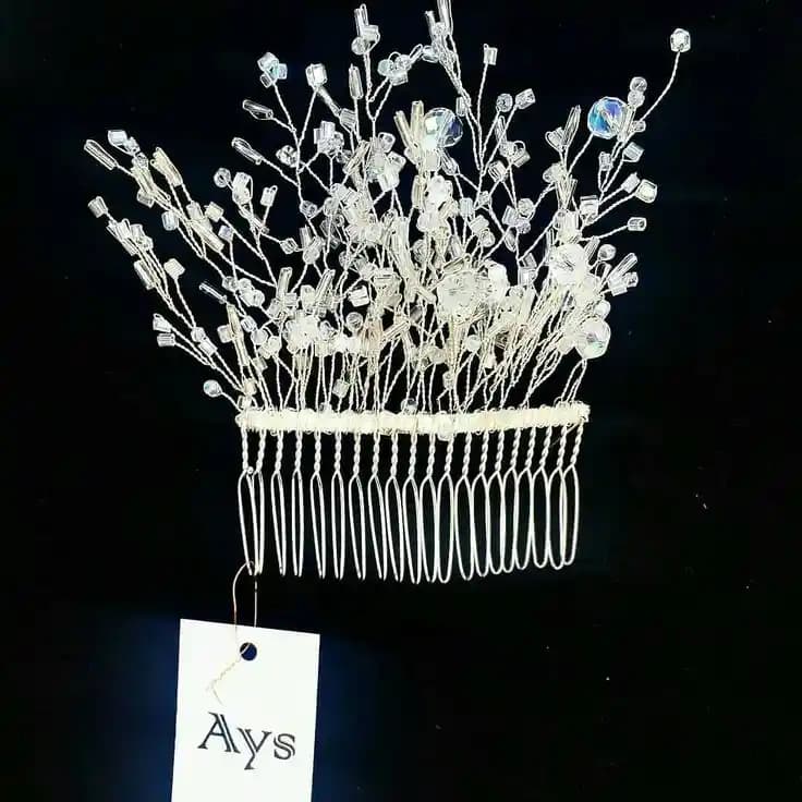 Topuz Tarakları: Güzellik Rutininizde Erişilebilir ve Etkili Bir Saç Şekillendirme Aracı