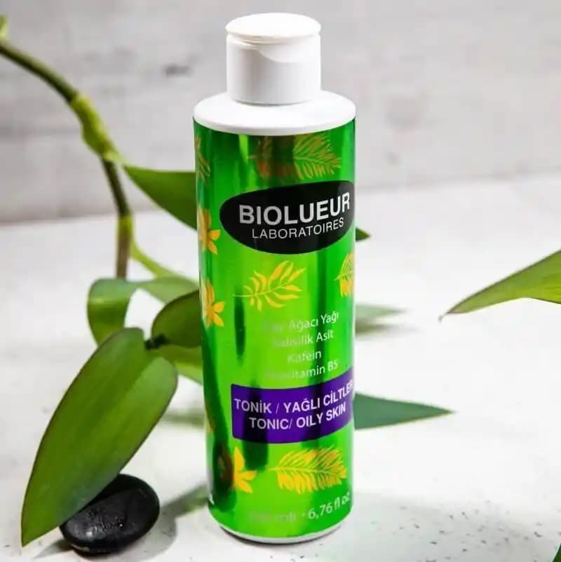 Yağlı ve Sivilceli Ciltler İçin En Etkili Tonik Rehberi ve Doğal Tarifler