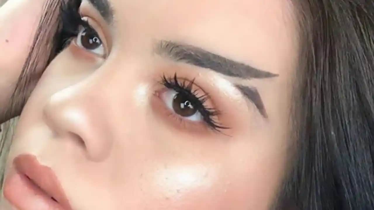 Yeni Kaş Modelleri: Güncel Trendler ve Yüz Şekline Uygun Seçenekler