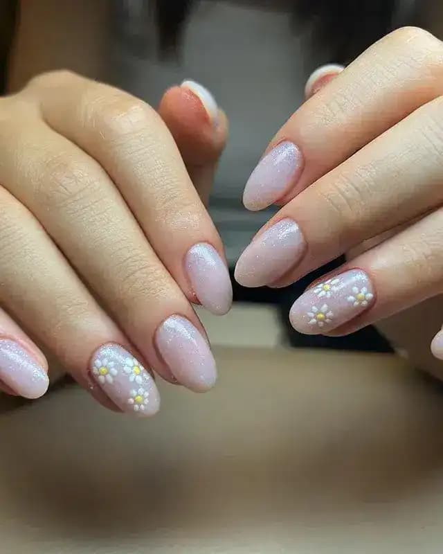 Yuvarlak Tırnak Şekli: Estetik ve Dayanıklılığıyla Günlük Bakımda Popüler Tercih