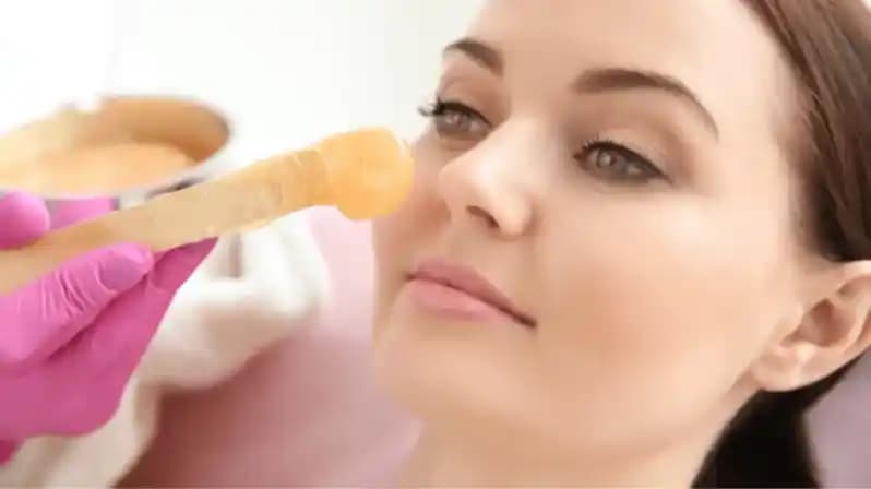 Yüze Ağda Yapmak Güvenli Mi? Uzman Görüşleri ve Alternatif Yöntemler