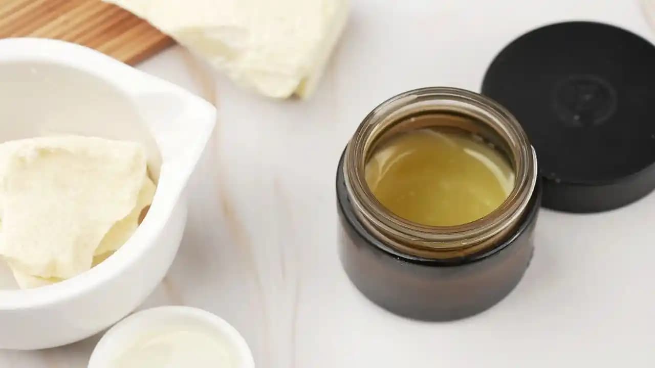 Zeytinyağı ve Vazelin Karışımıyla Doğal Cilt Bakımı Yöntemleri ve Faydaları