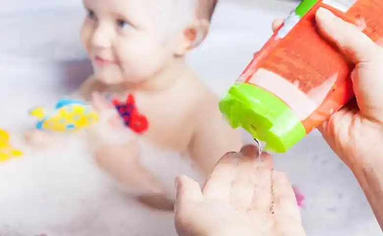 Bebek Şampuanı Faydaları ve Cilt Sağlığına Etkileri: Nazik ve Göz Yakmayan Formüller