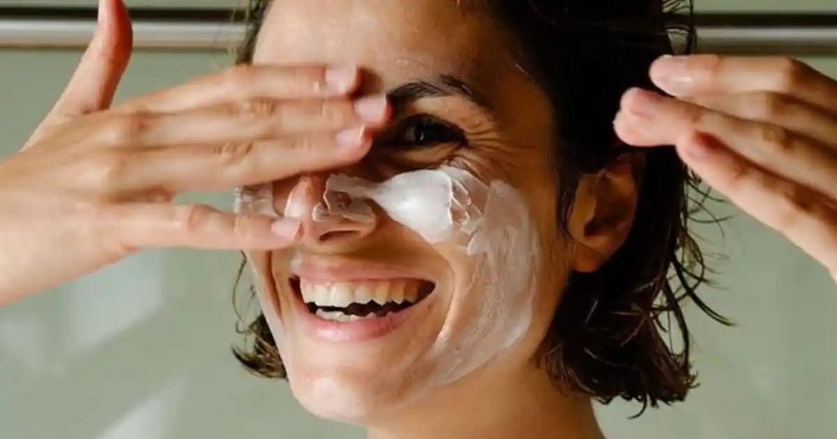 El Kremi Yüze Sürülür Mü? Cilt Bakımında El ve Yüz Kremleri Arasındaki Farklar