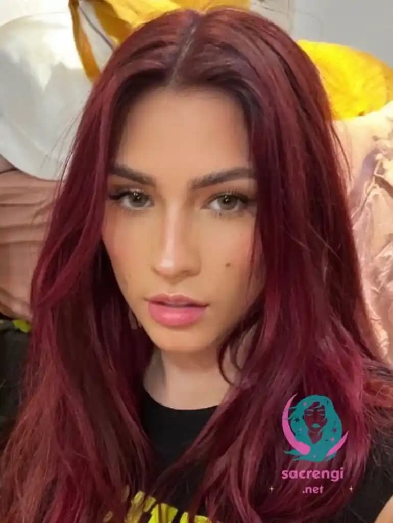 Esmer Tene Uygun Kızıl Saç Renkleri ve Bakım Önerileriyle Estetik Görünüm