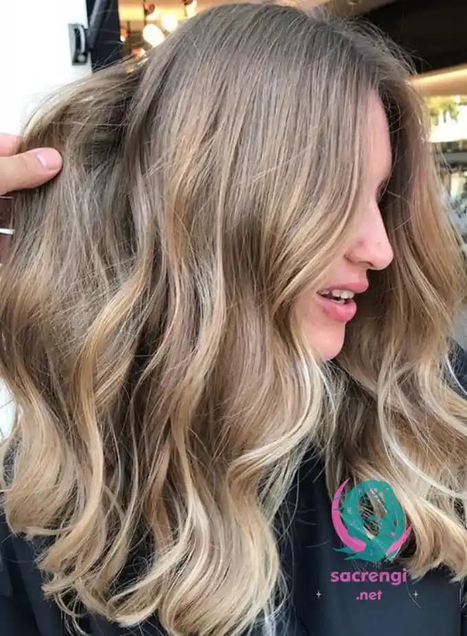 Işıltılı Kumral Saç Rengi: Kozmetik ve Kişisel Bakımda Doğal ve Estetik Tonlar