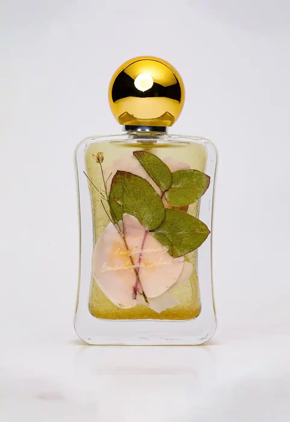 Özel Parfüm ve Kişisel Bakımda Bireyselliğin İncelikleri: Koku Seçiminin Önemi