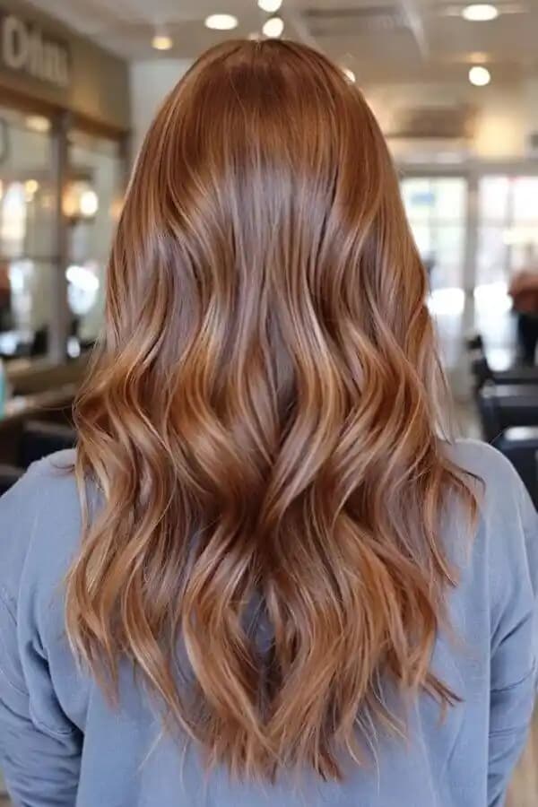 Soğuk Karamel Saç Rengi ve Küllü Tonların Modern ve Doğal Yorumu