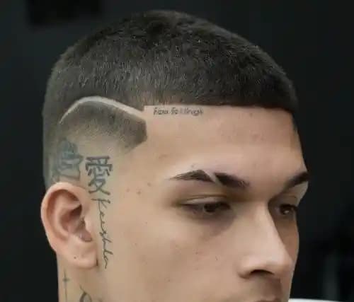 2025'te 9 Numara Saç Kesimi: Erkekler İçin Şıklık ve Pratikliğin Sırrı