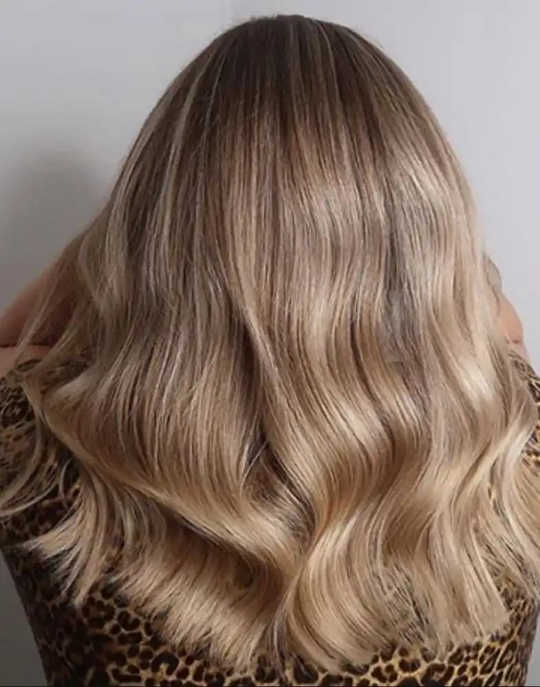 Açık Bej Saç Rengi: Doğal ve Modern Görünüm İçin Uygun Seçenekler ve Bakım İpuçları