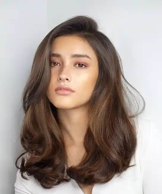 Açık Çikolata Kahve Saç Rengi: Doğal ve Modern Görünüm İçin En İyi Seçenekler