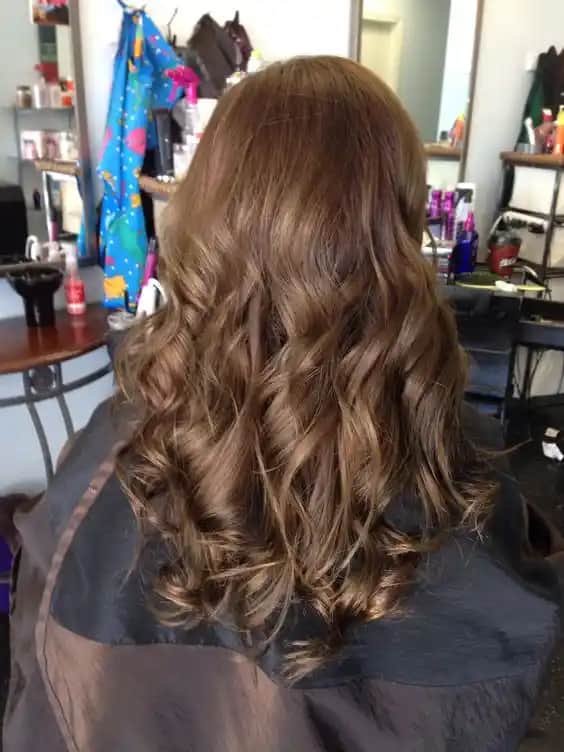 Açık Kahve Saç Rengi Kataloğu: Farklı Tonlar ve Bakım İpuçlarıyla Doğallık ve Şıklık