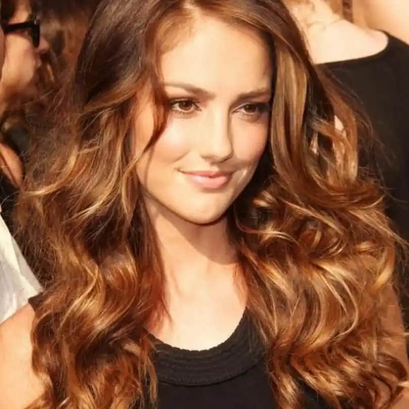 Açık Kestane Saç Renkleri: Doğal ve Trendy Modellerle Şıklık Yaratın